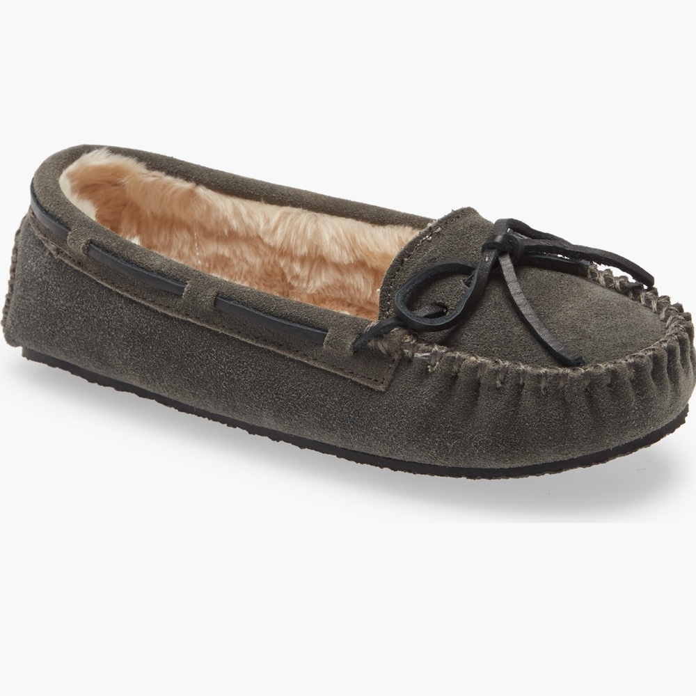 Minnetonka Women's Cally Slipper - Gray